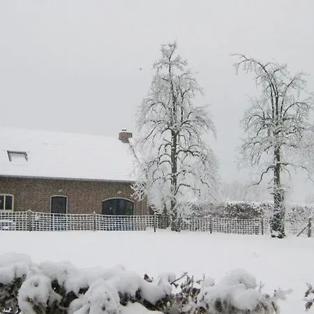 Coachman S House With Hot Tub Sint Odiliënberg
